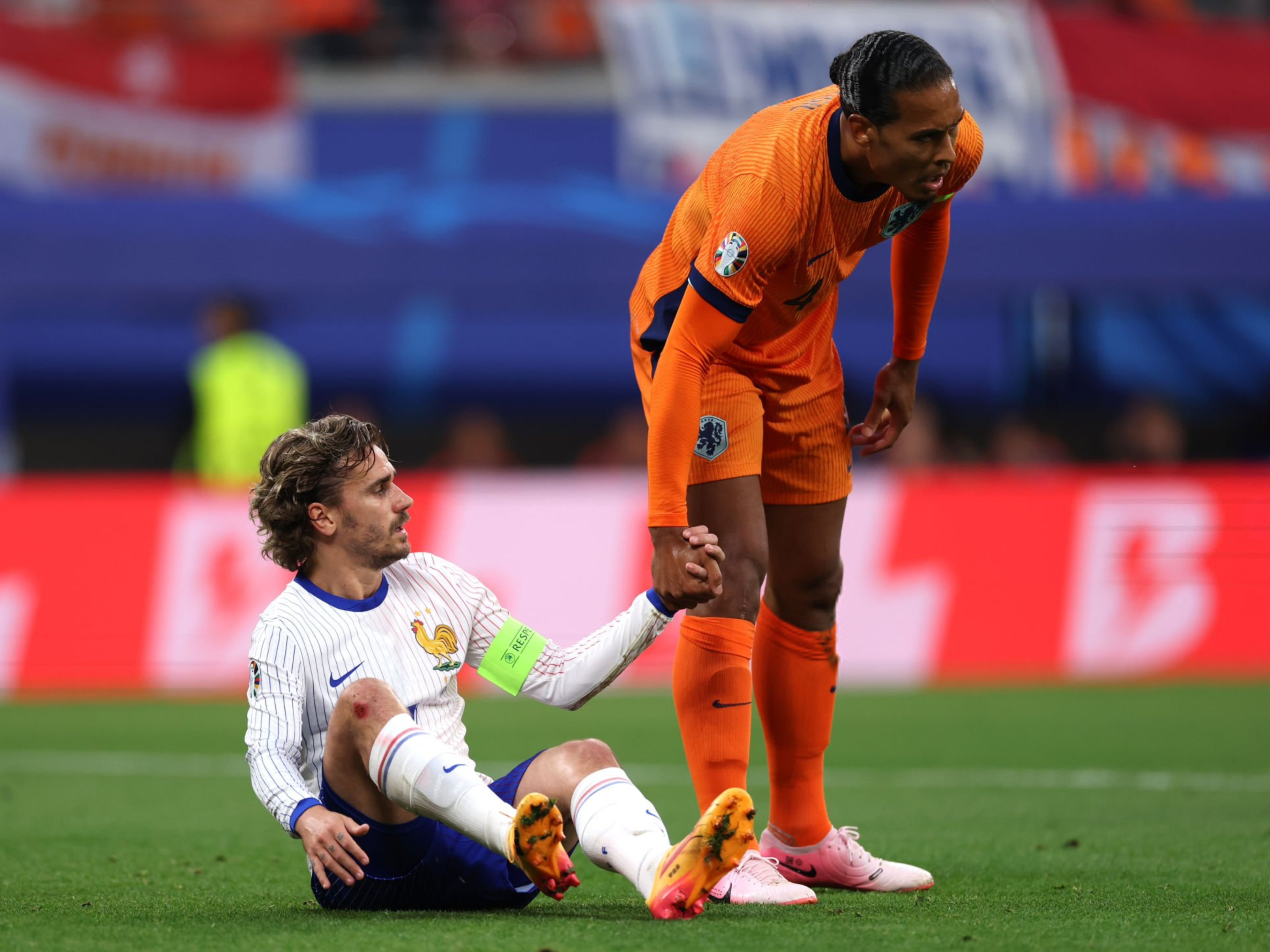 荷兰锋线进攻火力不足,球队连败颓势明显 荷兰锋线进攻火力不足,球队连败颓势明显