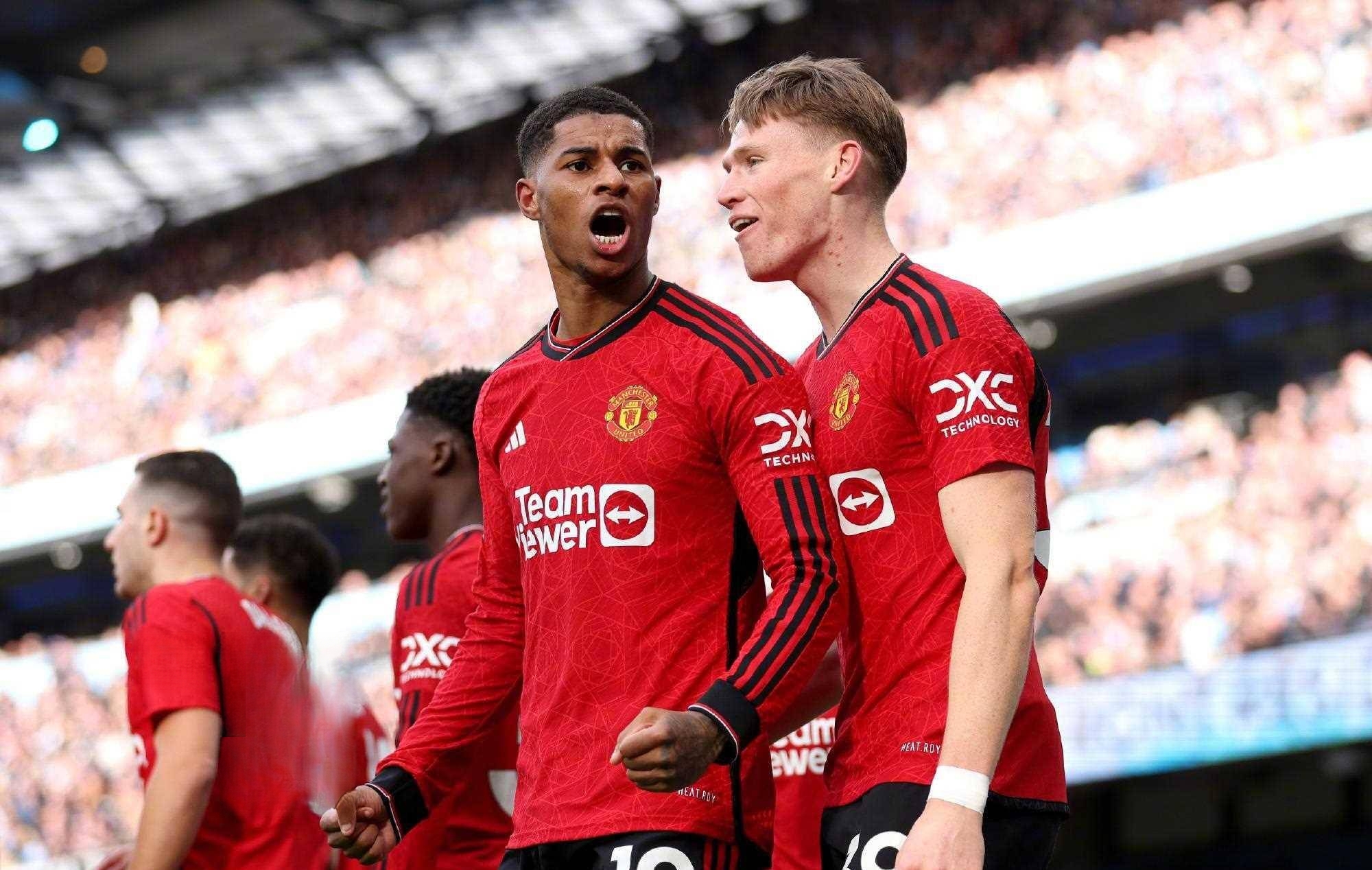 包含曼联客场不敌，争夺欧冠席位愈发胶着的词条