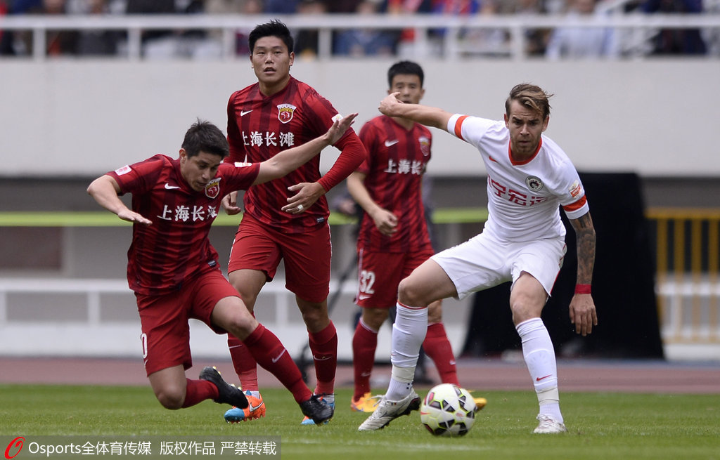 上港主场战胜辽足，豪取四连胜