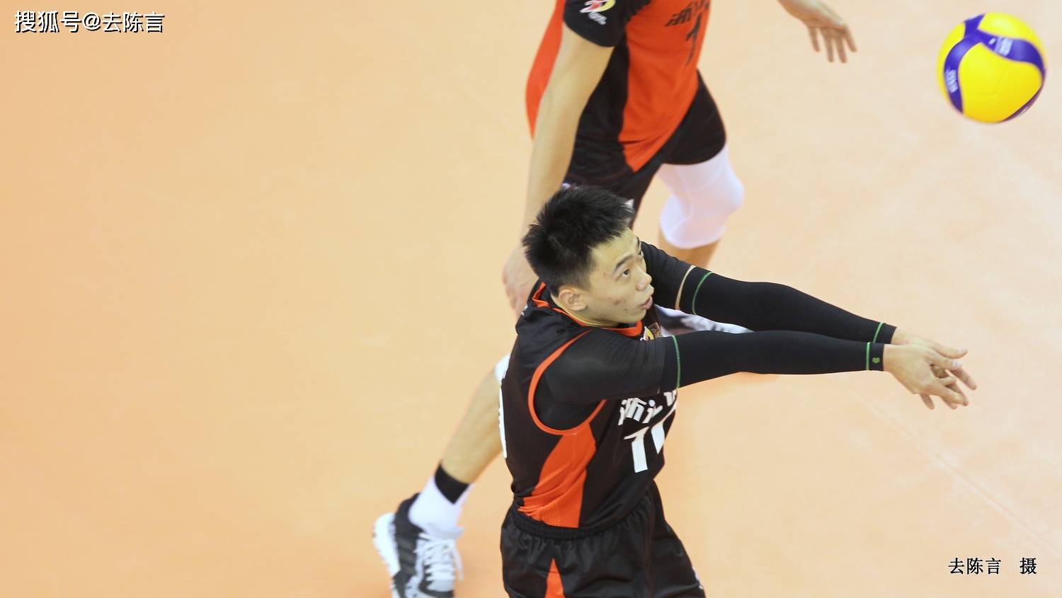 艾尔专服务主场获胜，喜迎联赛关键胜利的简单介绍