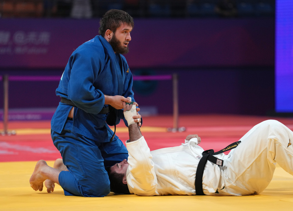 包含阿联酋代表积极备战，一举夺冠的词条