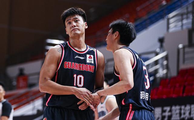 汉堡逼平柏林联合,实力悬殊难分高下的简单介绍 汉堡逼平柏林联合,实力悬殊难分高下的简单介绍