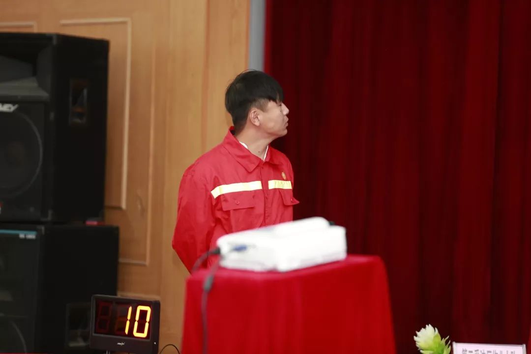 关于卢旺达篮球队队员展现团队合作，成功晋级的信息